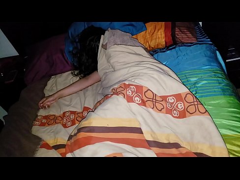 ❤️ Stepson ap reprimande jenn bèlmè li pandan l ap dòmi. Pornografi Larisi nan ht.pornoreino-com.ru ️❤