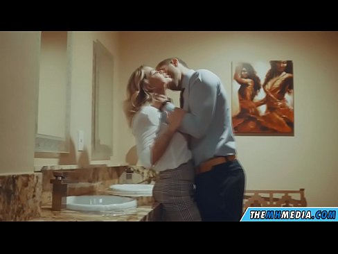 ❤️ Lè yon blond bèl sedui ou nan yon twalèt piblik Pornografi Larisi nan ht.pornoreino-com.ru ️❤
